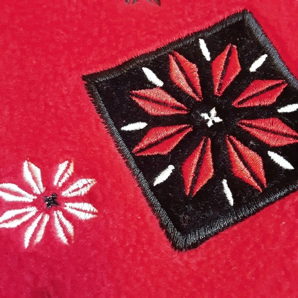 Red Fleece 1/4 Zip Pullover Embroidered Applique Snowflakes Size S - Picture 6 of 10